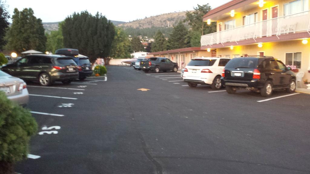 Swiss Sunset Inn Penticton Esterno foto