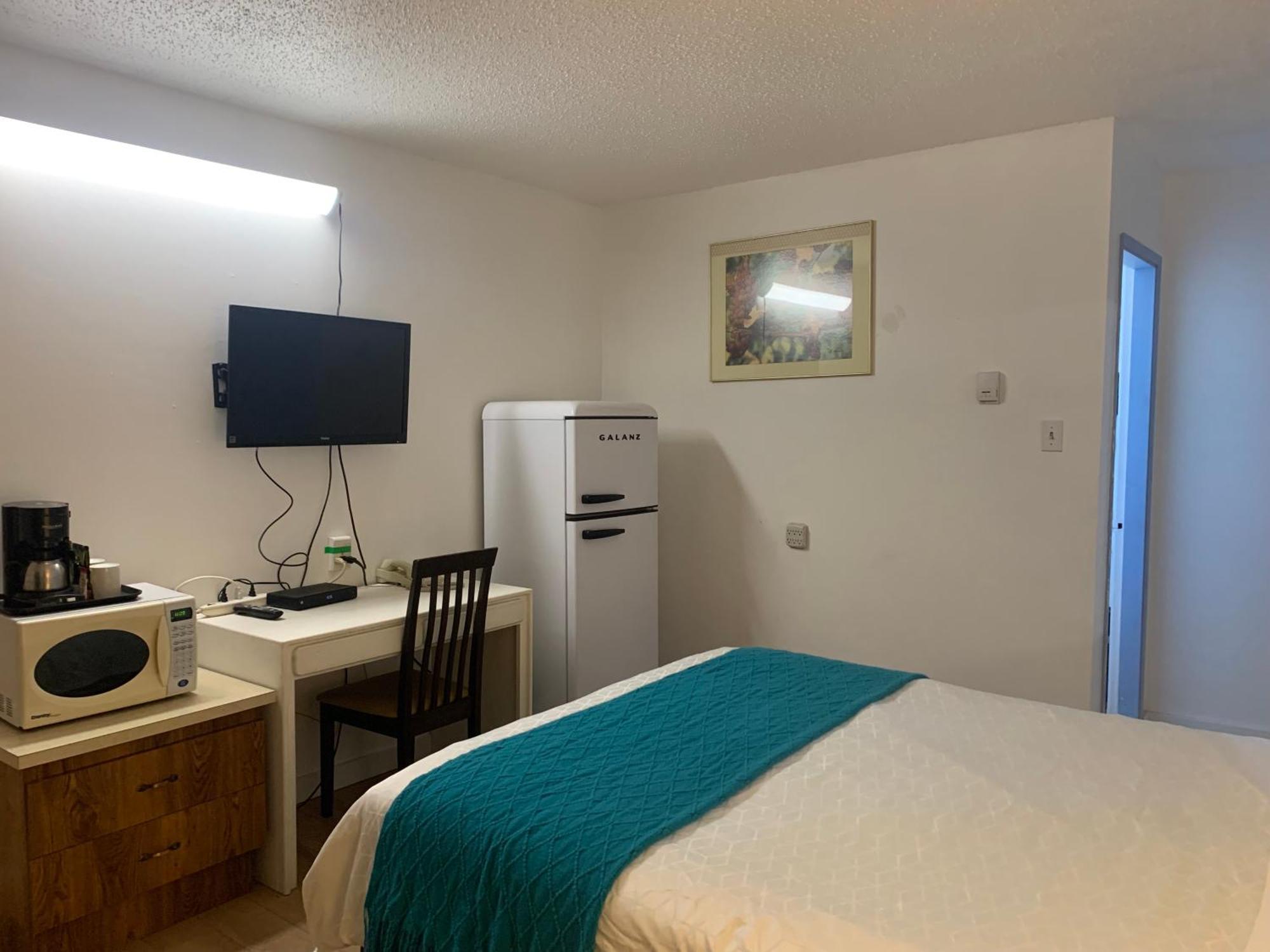 Swiss Sunset Inn Penticton Esterno foto